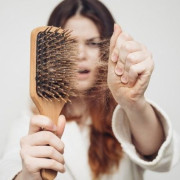 Выпадение волос – одна из очень неприятных проблем со здоровьем